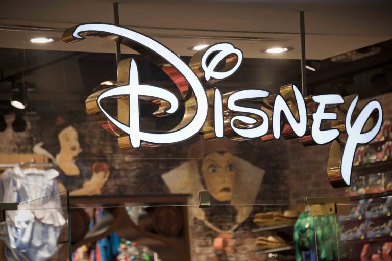 Logotipo da Disney em loja