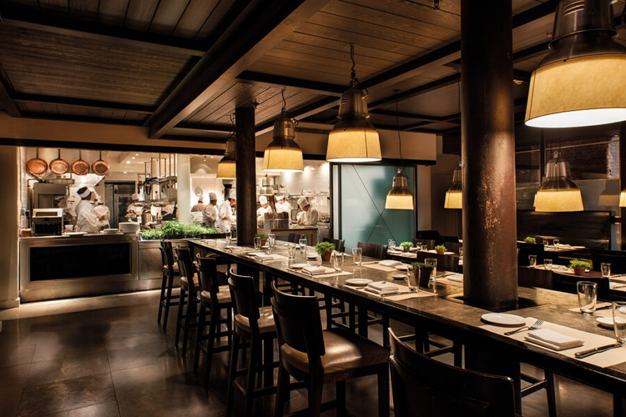 O Mercer Kitchen, com suas mesas comunitárias (Francesco Tonelli)