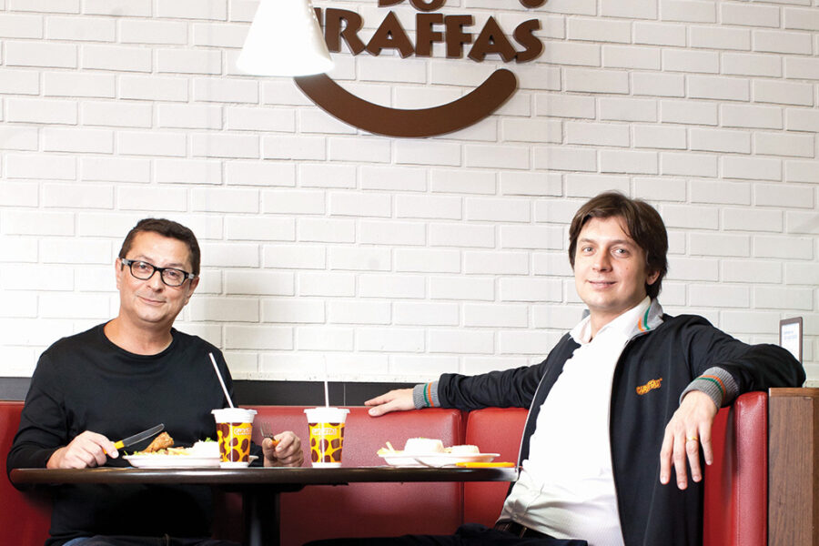 O fundador e chairman Carlos Guerra ao lado do filho Alexandre, atual CEO (Letícia Moreira)