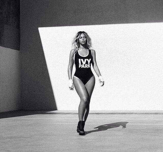 A linha de Ivy Park estará disponível nos sites e lojas a partir do dia 14 de abril (Divulgação)