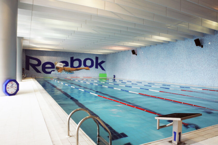 Piscina da academia Reebok (Divulgação)