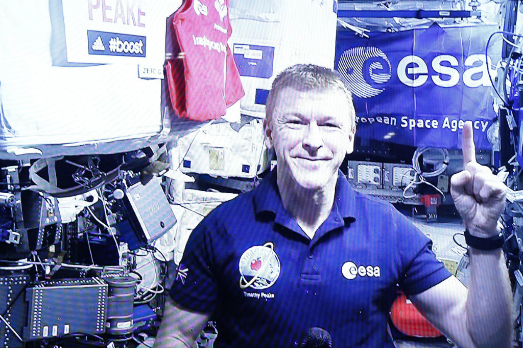 Astronauta britânico Tim Peake se tornou o primeiro homem a completar uma maratona no espaço (Reuters / Peter Cziborra Livepic)