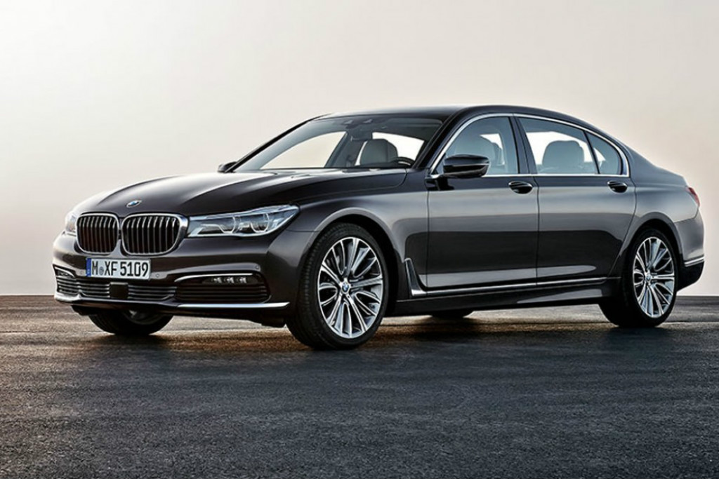 BMW Serie 7 tem recurso de controle de estacionamento remoto com sensores extremamente inteligentes (Divulgação)