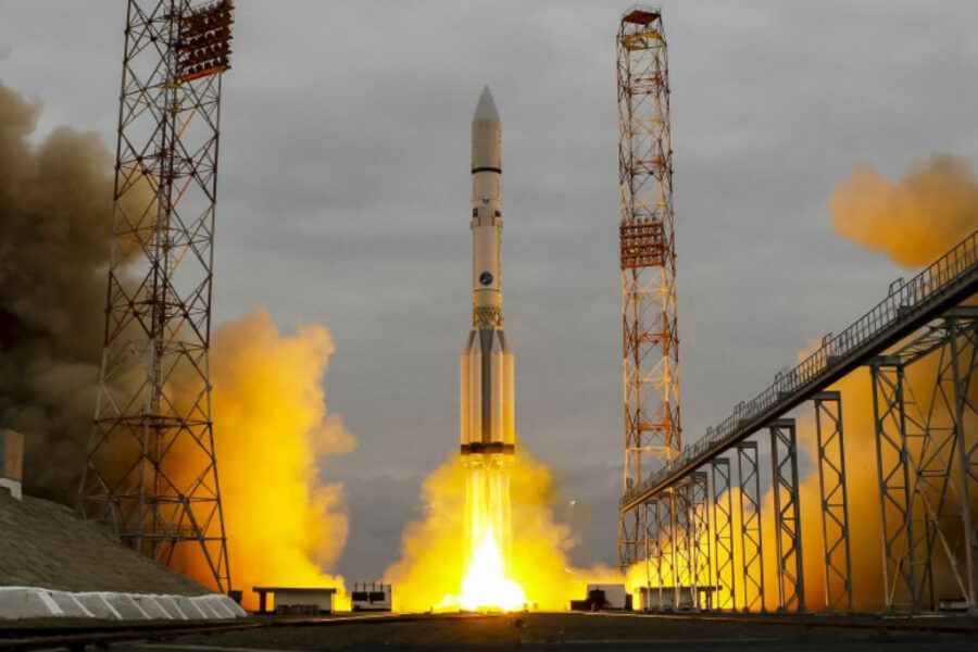 Lançamento de foguete visto no espaçoporto de Baikonur, no Cazaquistão, na primeira fase do programa (REUTERS/Shamil Zhumatov)