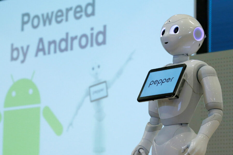 Pepper já está sendo utilizado como garçom, vendedor e representante de serviços ao cliente (REUTERS/Toru Hanai)