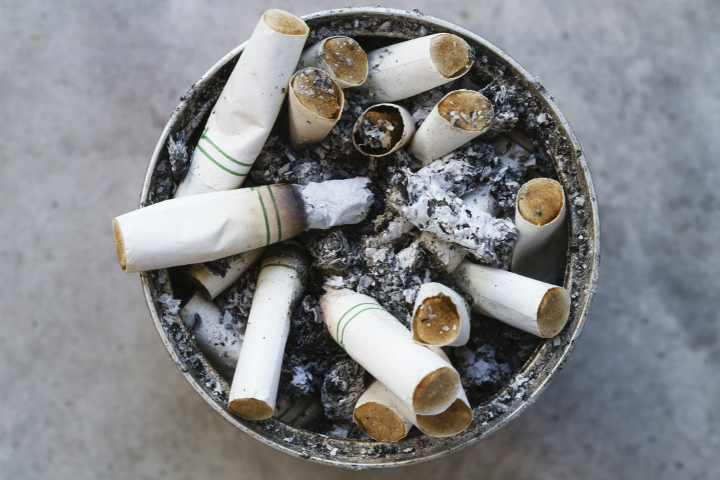 Sete  em cada 10 fumantes têm o desejo de parar (iStock)