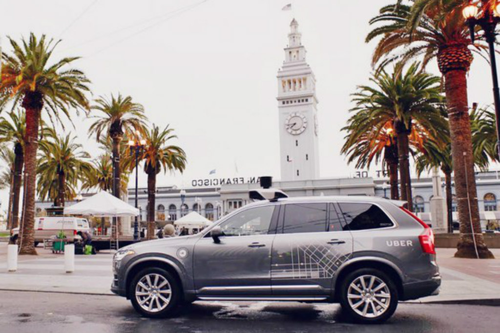 Estado da Califórnia entrou com ação após vídeo de carro da empresa atravessar um sinal vermelho  (Reprodução) 