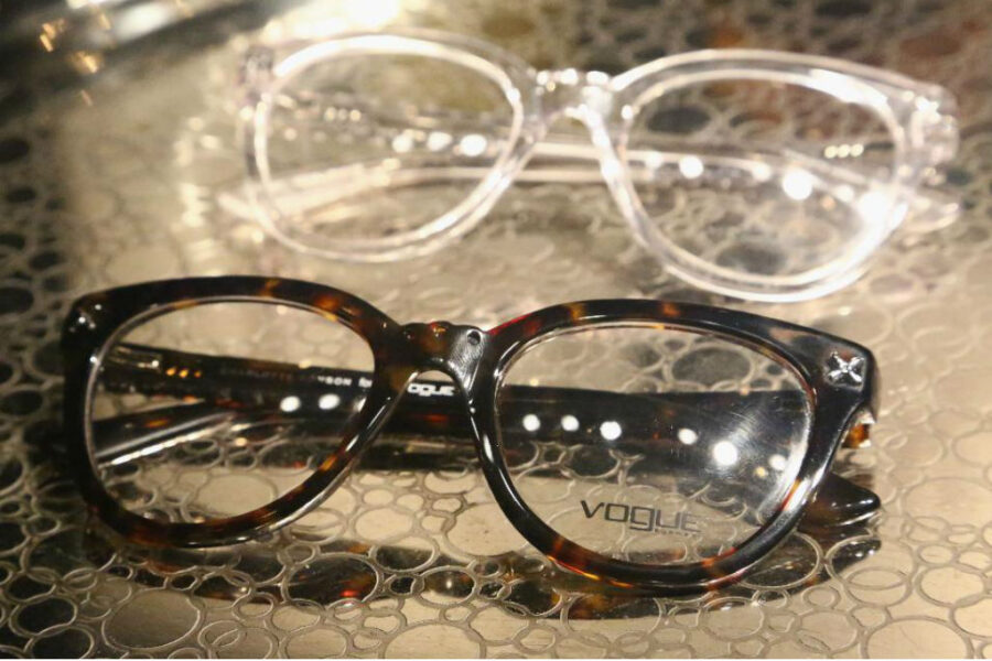 Companhias mesclam qualidade das lentes de óculos com a das armações da moda
