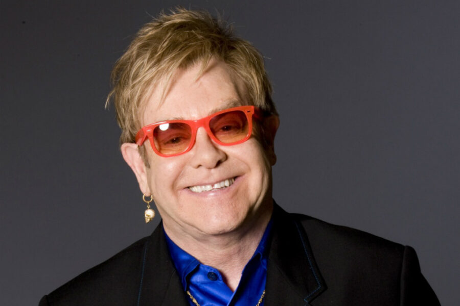 Elton John se apresentou no casamento da neta do bilionário russo Valery Kogan, em Londres, Inglaterra (Divulgação)