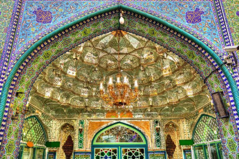 Entrada de mesquita no Irã (Divulgação)