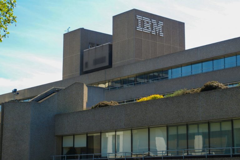 IBM e a Salesforce vão juntar suas soluções de inteligência artificial (iStock)