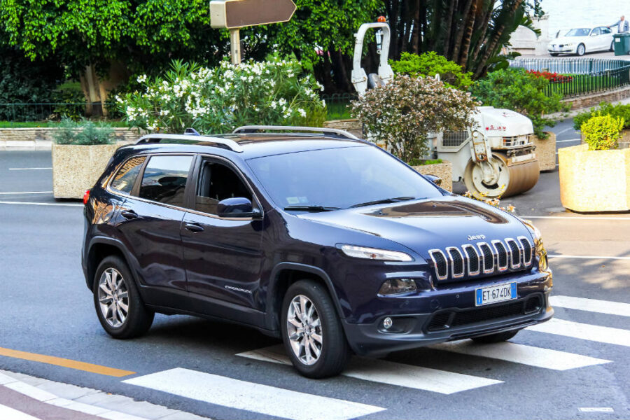 Hackers tiveram acesso remoto ao sistema de entretenimento de um Jeep Cherokee (iStock)