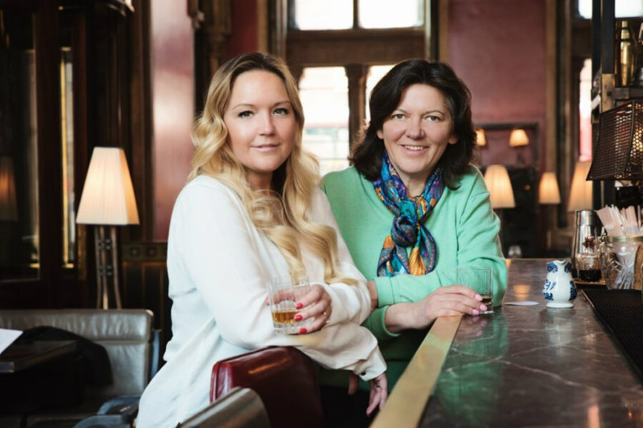 Julia Hall Mackzenzie-Gilanders e Ann Medlock