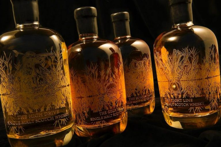 A coleção Golden Decanters é formada por quatro garrafas - cada uma de um destilaria diferente - e custa US$ 9.060 (Reprodução/FORBES)