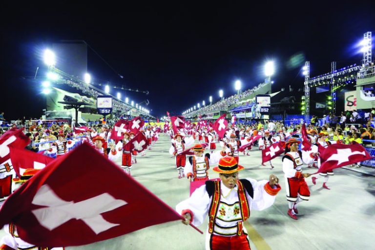 A Unidos da Tijuca falou da Suíça no Carnaval de 2015 (Reprodução)