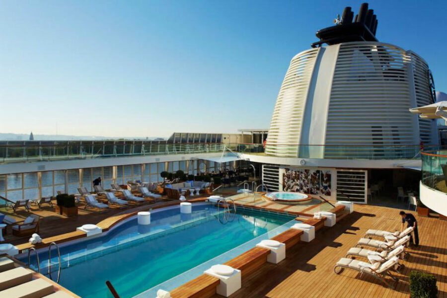 A piscina do The World 