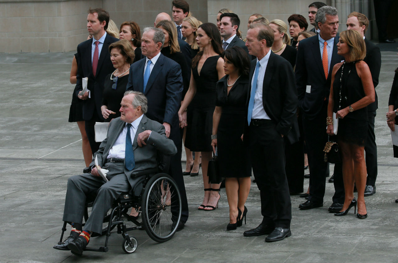 George H.W. Bush é internado em hospital de Houston (Reuters)