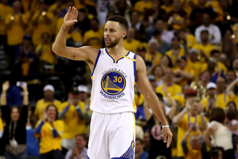 Stephen Curry assina contrato com a Sony (Getty Images)