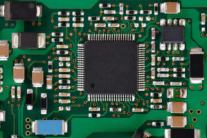 China quer acelerar planos para produção de chips (iStock)