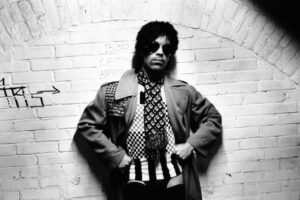 Livro discute se androginia de Prince era identidade ou publicidade - Virginia Turbett/Redferns