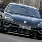 Mark Webber testa esportivo elétrico da Porsche - Foto divulgação Porsche