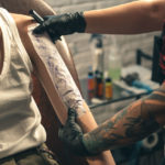 3 dicas de negócios de JonBoy, o tatuador das celebridades - iStock