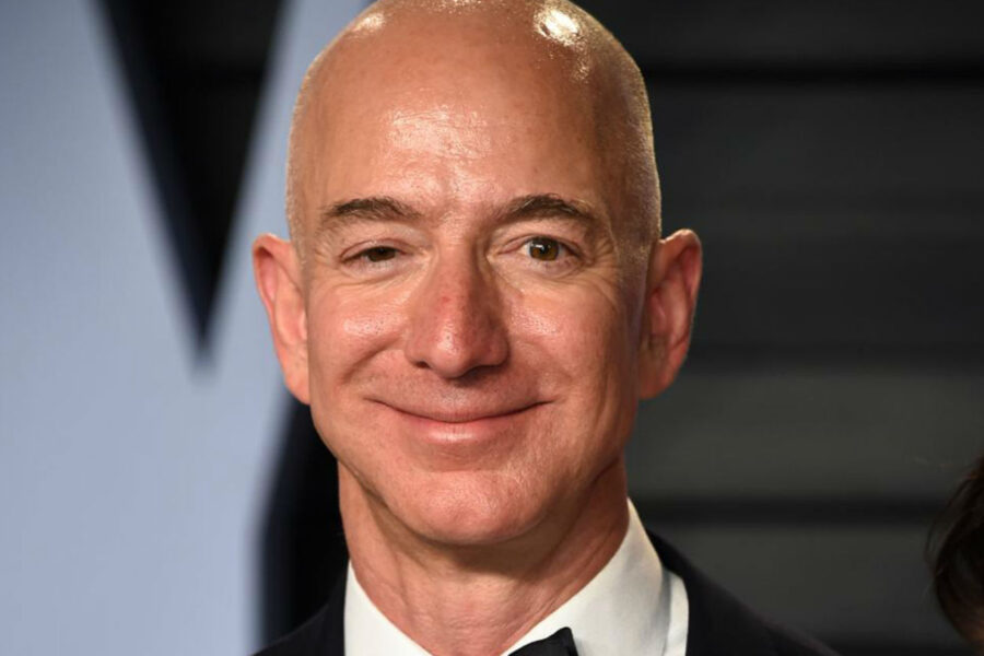 Fortuna de Bezos passa de US$ 151 bi e bate recorde - Foto reprodução FORBES