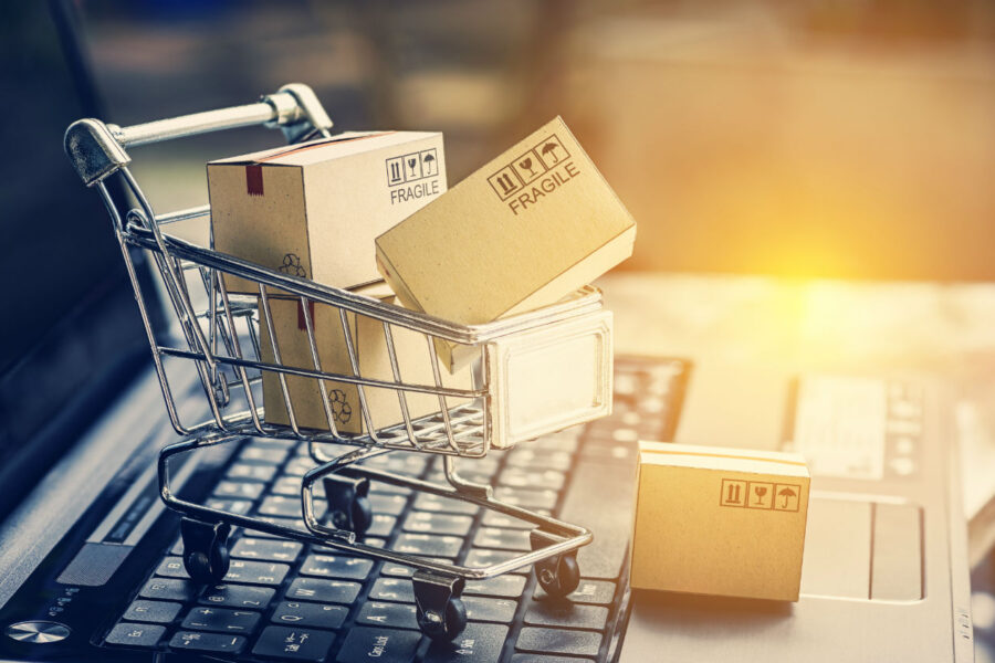 Shoppings se reinventam com avanço do varejo online - iStock