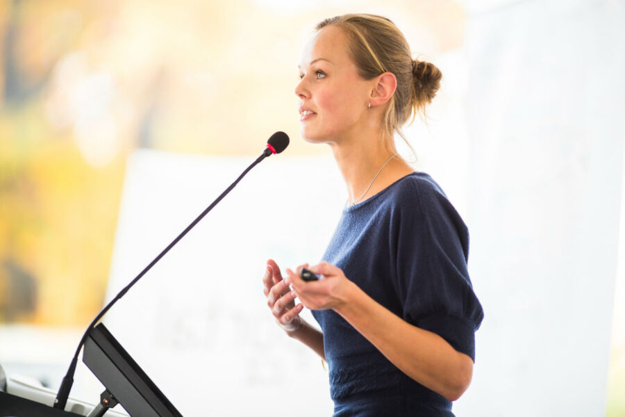 5 conferências para expandir os contatos e a mente - Istock