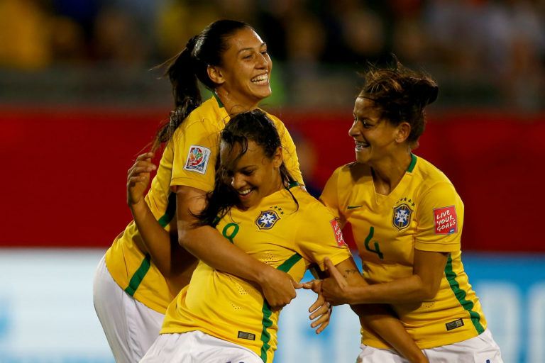 Três jogos abrem hoje a Copa do Mundo de Futebol Feminino