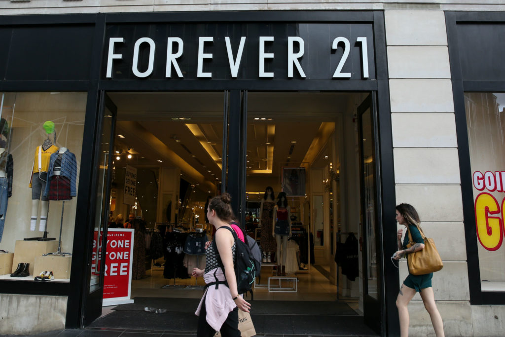 Forever 21 entra com processo de falência e anuncia que vai fechar 350 lojas  em todo o mundo - AcheiUSA