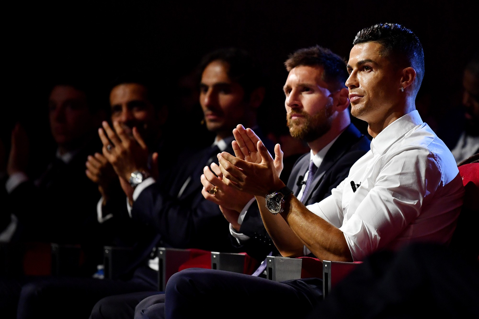Corte de salários podem fazer com que Cristiano Ronaldo e Messi percam até  US$ 20 milhões