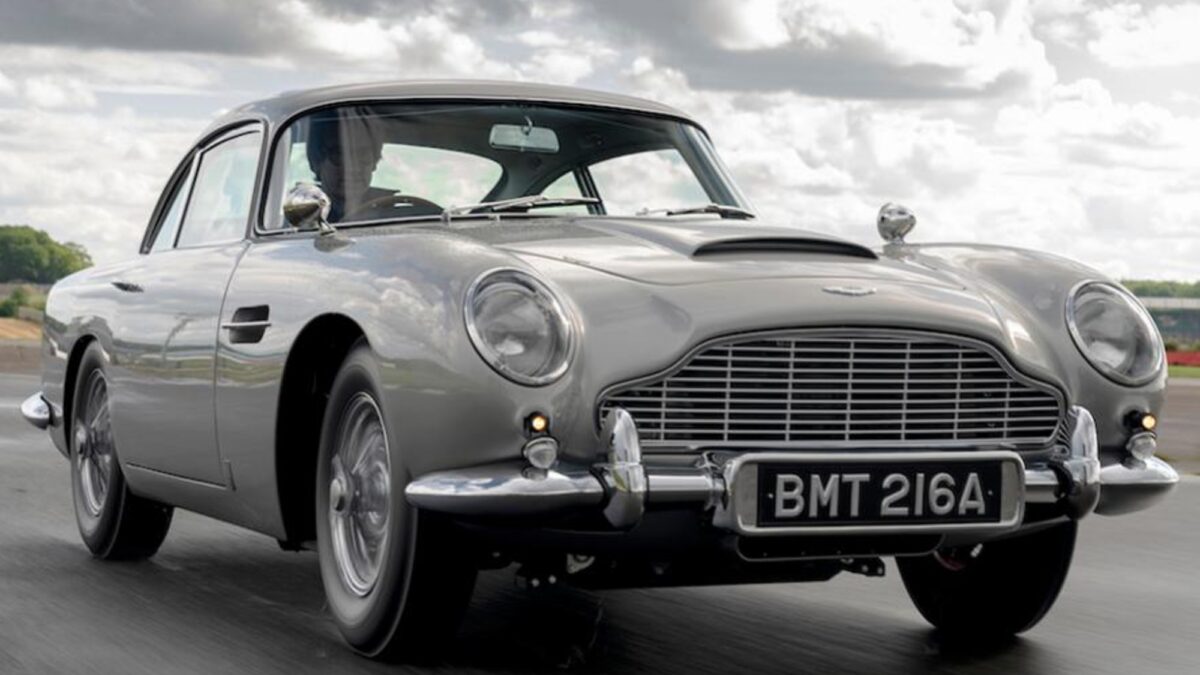 Primeiros novos Aston Martin DB5, o carro de James Bond, começam a
