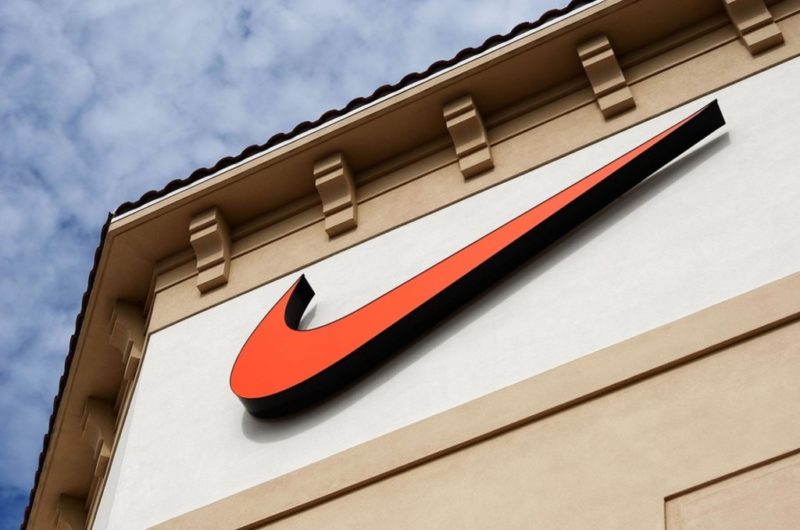 13. Nike

Segmento: Roupas, sapatos, equipamentos esportivos
Ano de fundação: 1964
País: Estados Unidos
CEO: John Donahoe, Mark Parker
Sede: Beaverton, Oregon, Estados Unidos
Valor de mercado: US$ 200,4 bilhões