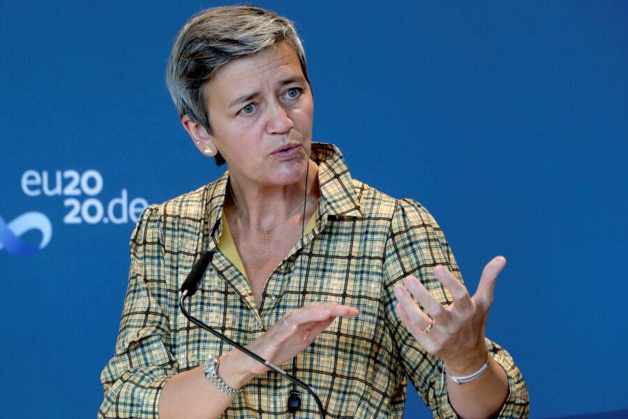 Michael Sohn/Pool via Reuters