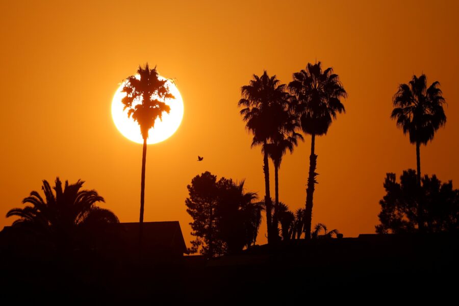 Mike Blake/ Reuters