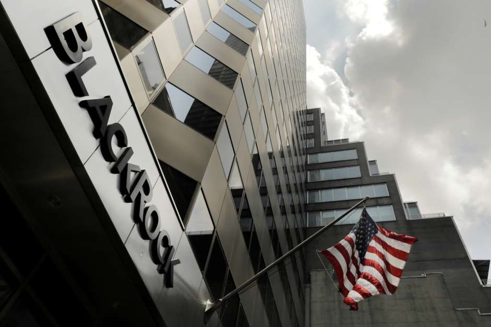 blackrock atinge recorde de us$ 10,5 trilhões em ativos sob gestão