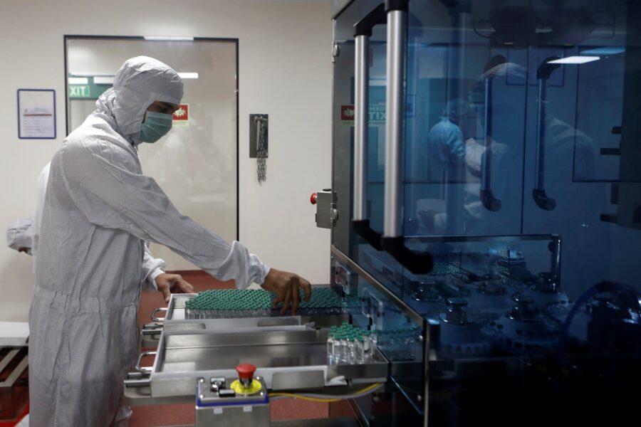 Brasil tenta assegurar importação de vacina da AstraZeneca da Índia