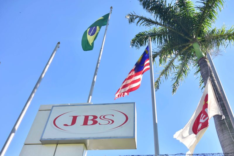 6. JBS

Posição geral na lista em 2021: 525ª  
Posição geral na lista em 2020: 461ª  
Setor: alimentício
Vendas: US$ 52,4 bilhões
Lucro: US$ 891,5 bilhões
Ativos: US$ 31,5 bilhões
Valor de mercado: US$ 14,8 bilhões
