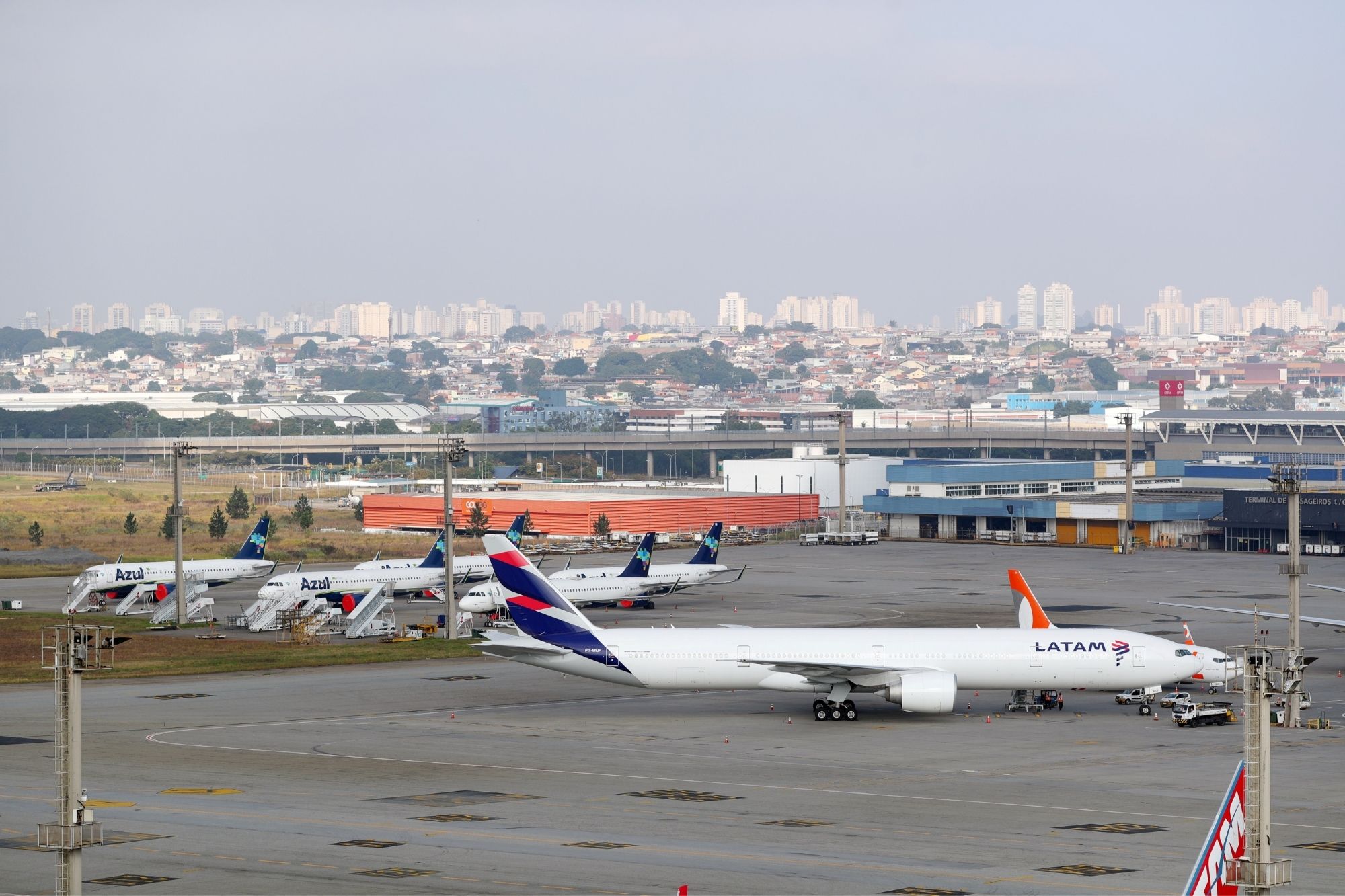 Azul quer comprar operação da Latam Airlines no Brasil - Forbes