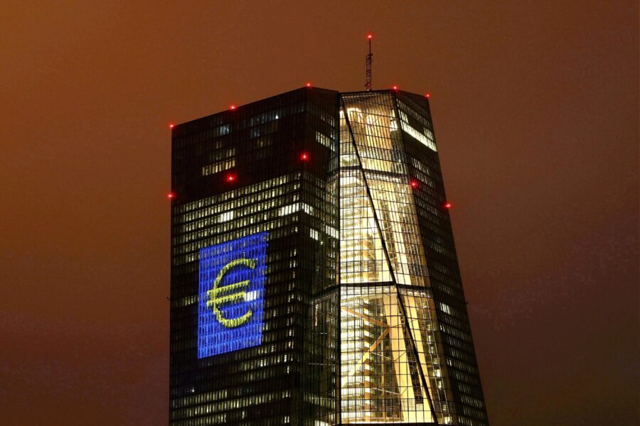 Kai Pfaffenbach/Reuters