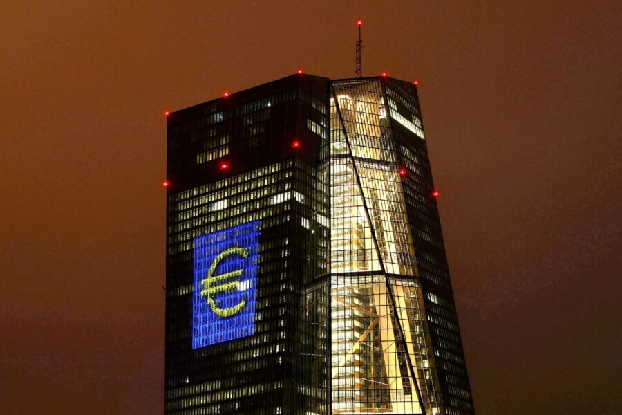 Kai Pfaffenbach/Reuters