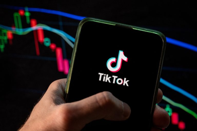 TikTok ultrapassa 1 bilhão de downloads • B9