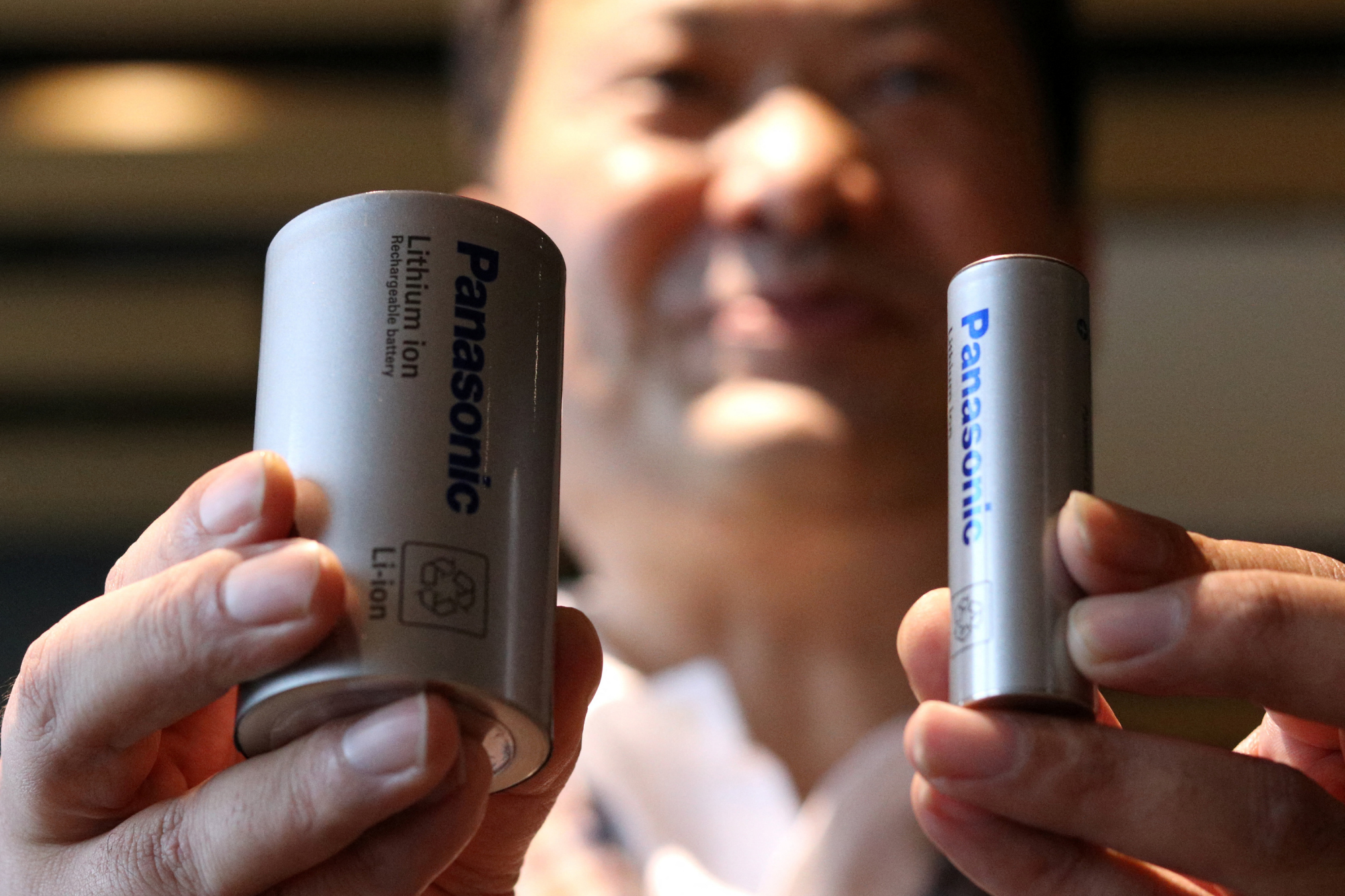 Panasonic investirá US$700 milhões para produzir nova bateria para Tesla