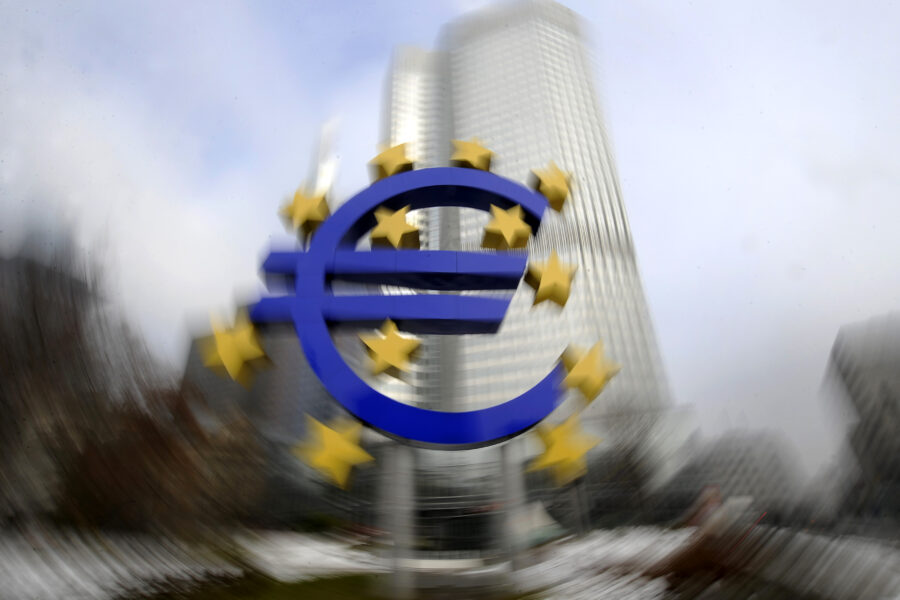 Kai Pfaffenbach/Reuters