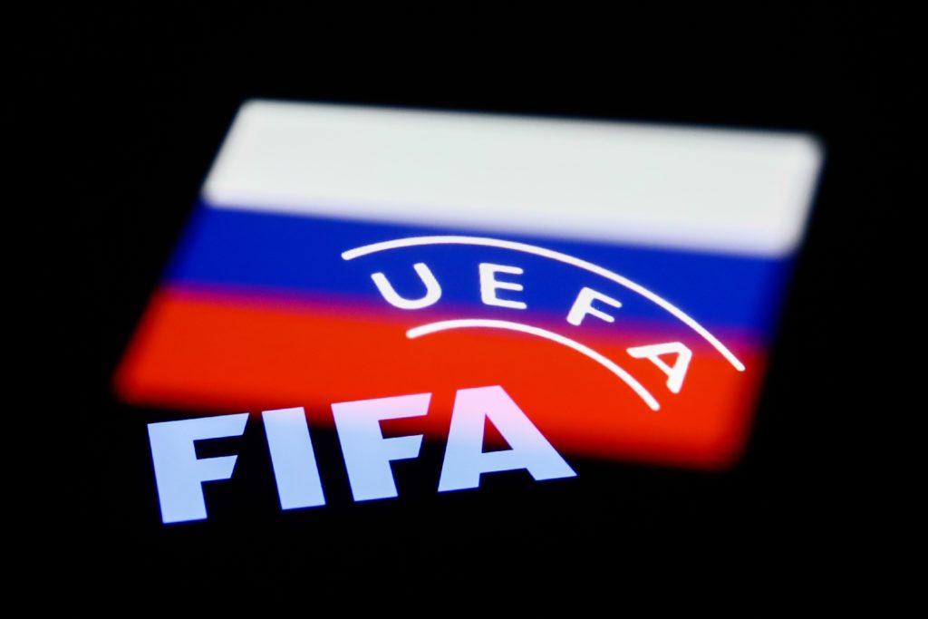 Fifa afrouxa restrições e reintegra seleções de base da Rússia às  competições