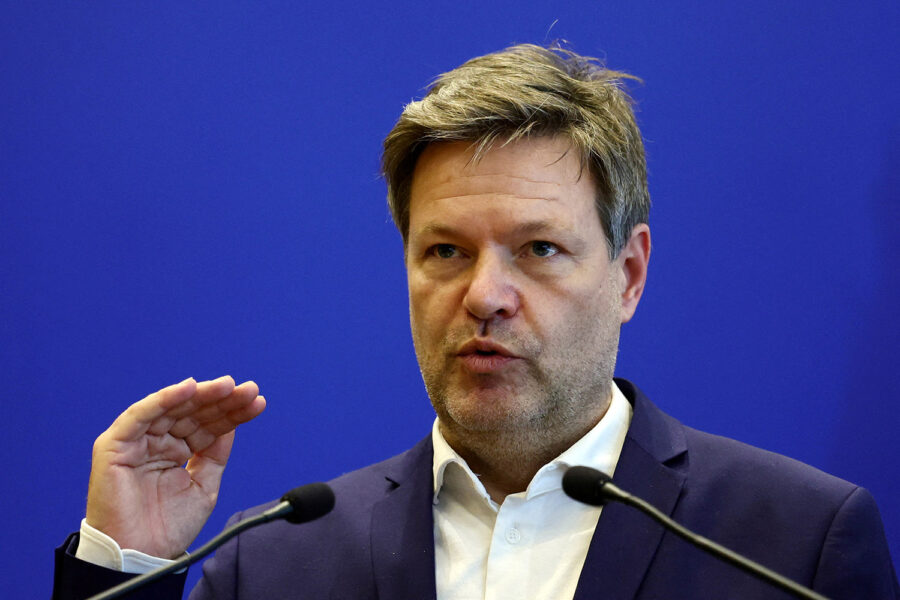 Sarah Meyssonnier/Reuters