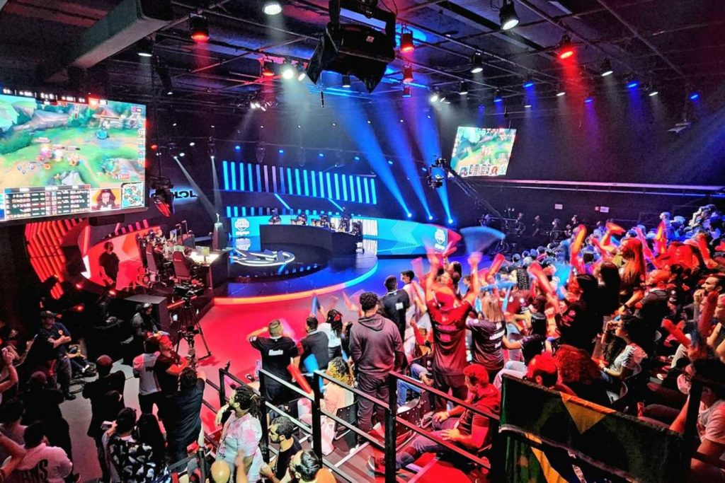 Final do CBLoL marca volta das arenas, e e-sports devem movimentar R$ 6 bi  em 2022 - Forbes