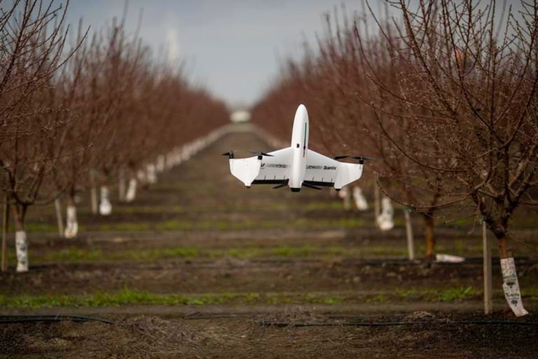 Drone Quantix da AeroVironment, monitora lavoura em Tulare, na Califórnia