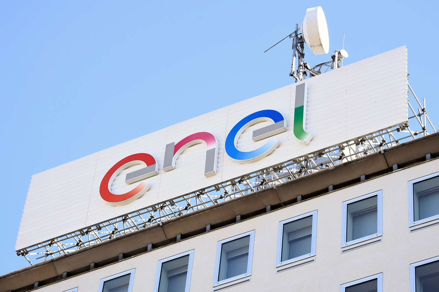 Enel planeja vender controle da distribuidora de energia do Ceará